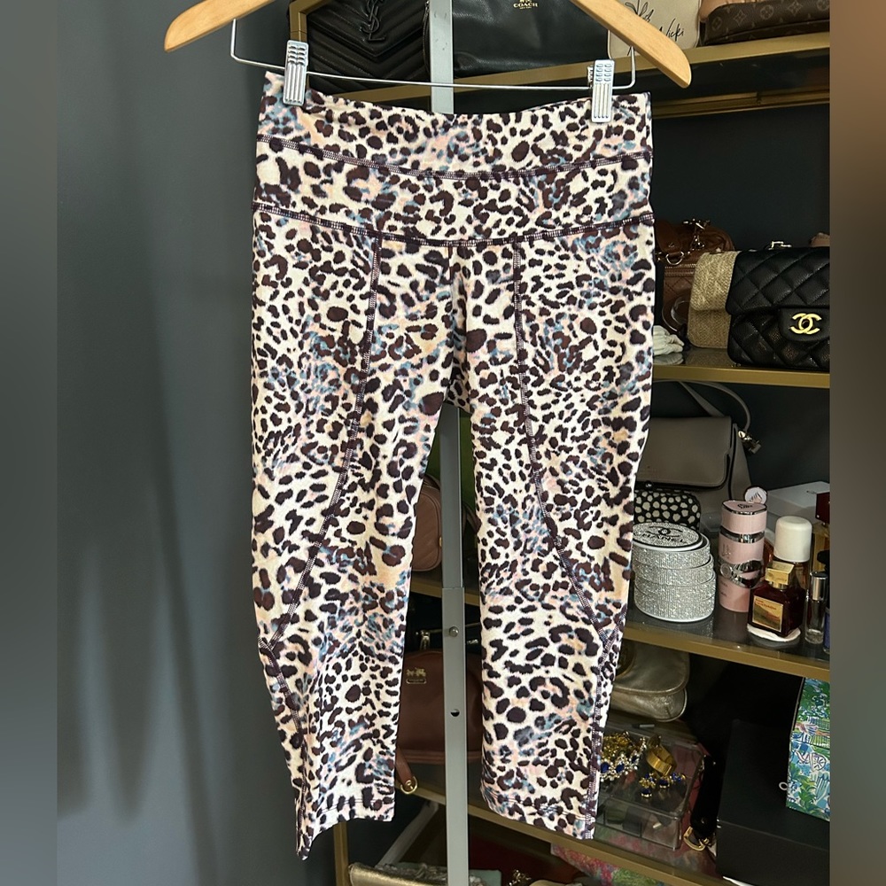 Like New! VARLEY Pico Crop Leggings Leopard Print Size Small